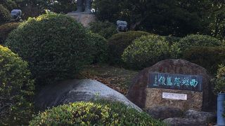 鹿児島市の中に立ちそびえる