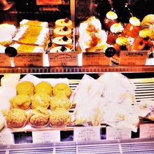 おいしそうなケーキにマカロン♪サンドウィッチもあります♪