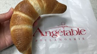 駅近ビルのパン屋さん