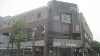 飲食は横浜ワールドポーターズ