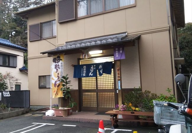 古市街道沿いの伊勢うどん屋さん。