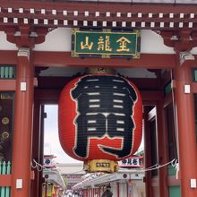 非常事態宣言下の浅草寺・雷門