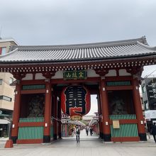 非常事態宣言下の浅草寺・雷門