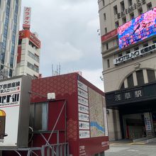 浅草駅直結の松屋は新型コロナウイルの影響で臨時休業です。