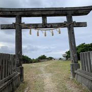 小さな祠があります