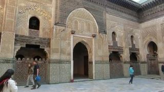 ブージュルード門から最初にあるのがこの大きな神学校です