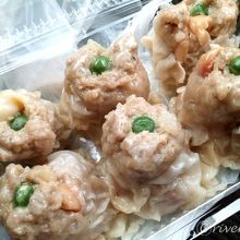 金土曜日限定のホッキシュウマイはお持ち帰りのみ！