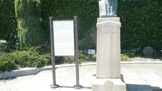 フランス人ヴェルニーの功績を讃えて名付けられた公園