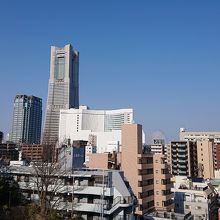 境内からの眺める横浜の景色です。見晴らし最高(ﾉ^∇^)ﾉ