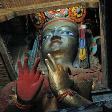 中二階から拝むこともできます