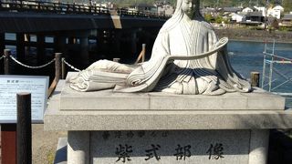 紫式部像 と 宇治橋