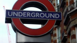 ハロッズに行くのに便利　ナイツブリッジ駅