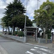 相模川沿いの小さな神社