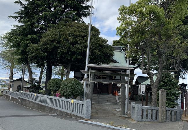 相模川沿いの小さな神社