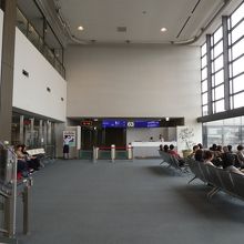 なぜか広いホールだった待合室。