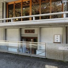 右手には「宝物殿」などもありました