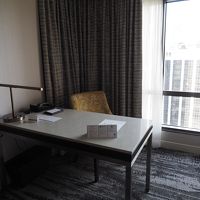 窓際のテーブル