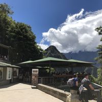 ホテルから見たマチュピチュ遺跡入り口