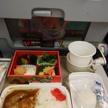 日本発便　入れ物もなんとなく和風