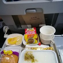 これがなんか食べづらいメニューでした。。