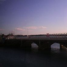 浜名湖を渡る所は結構長い時間水の上を走るスリリングな車窓が。