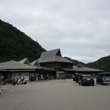 規模も大きくドライブイン的要素の強い道の駅です