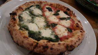 ピッツアはハーフ＆ハーフで注文出来ます。