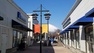 富士山を臨む国内最大規模のアウトレット