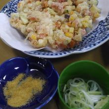 野菜たっぷりのかき揚げにカレー塩がとても合うのです！