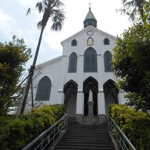 階段を登っていきます