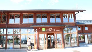 多くの人で賑わっていました