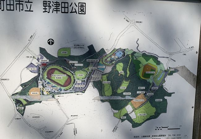 立派な陸上競技場があります