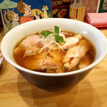 醤油味　極　です　豚と鳥のチャーシュです