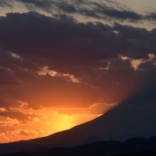 9月と4月の2回、ダイヤモンド富士が見えます。