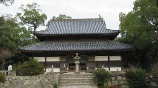 古い梵鐘や金堂・講堂が残っており、見ごたえがありました。