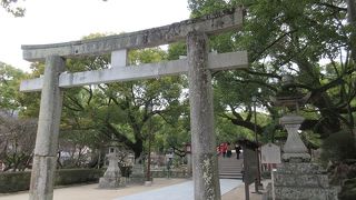 九州でも最も古い、鎌倉時代に作られた鳥居とのこと。
