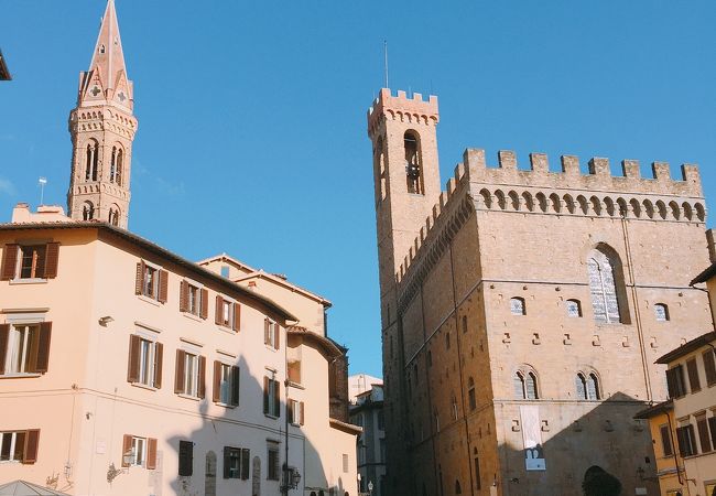 尖塔が美しい　「バディア　フィオレンティーナ教会」　イタリア　フィレンツェ