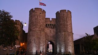 旧市街への入口を守る門