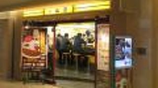 カレーをオーダーしたのですが、すぐに食べられて味もしっかりしていて驚きました。