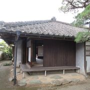 サンダルに履き替えて隣にある旧平井家の住宅を見学することが出来ました。