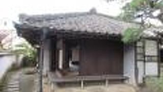 サンダルに履き替えて隣にある旧平井家の住宅を見学することが出来ました。