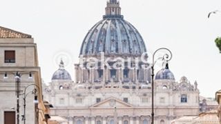 遠くからその均整の取れた建築美を眺めることをおススメします。