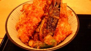 ご飯の量が少なくて、バランスが悪かったです。女性客はライスを減らしている