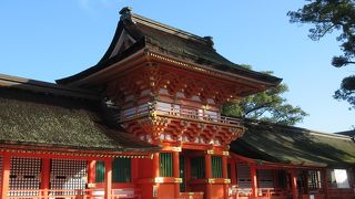 日本の国宝にも指定されている八幡造りの貴重な建物です。