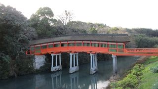 普段は渡ることが出来ないようで、平行して架けられた橋から眺めることになりました。