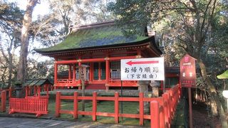 夫婦石を過ぎた、石段の中腹にあった若宮神社も見学しました。