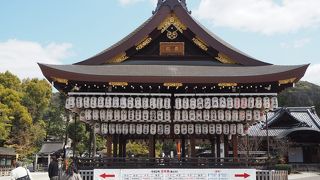 八坂神社の境内の中央部