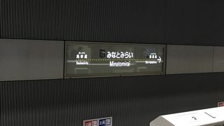 横浜の観光地を結ぶ。