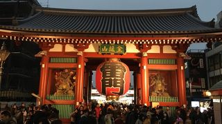 浅草寺の有名撮影スポット。