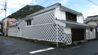 なまこ壁の家、として。